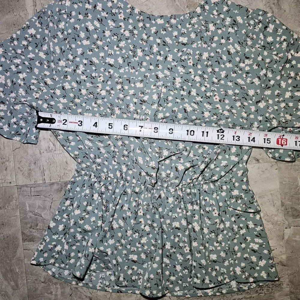 Monteau Los Angeles Womens Green Floral Flutter Short Sleeve Wrap Tunic Shirt SM - Picture 3 of 7